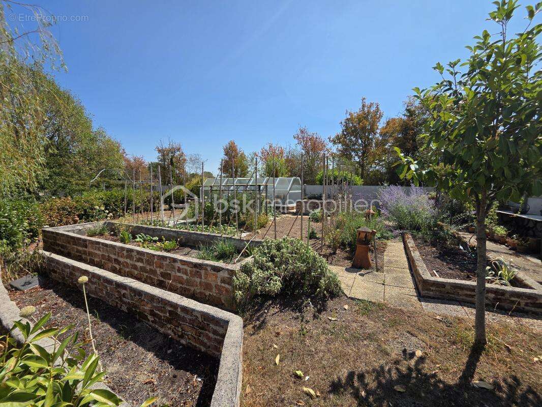 Magnifique Pavillon de plain pied de 149m² avec patio et dépendances à Avril sur Loire - photo 24