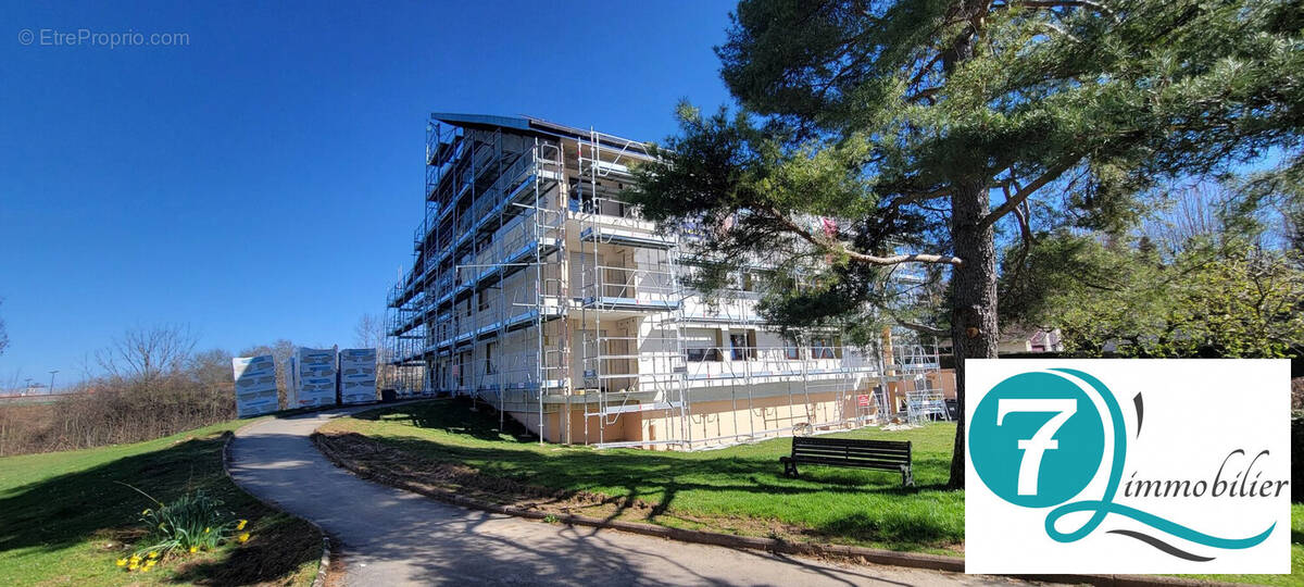 bâtiment en cours de rénovation - Appartement à VALDAHON