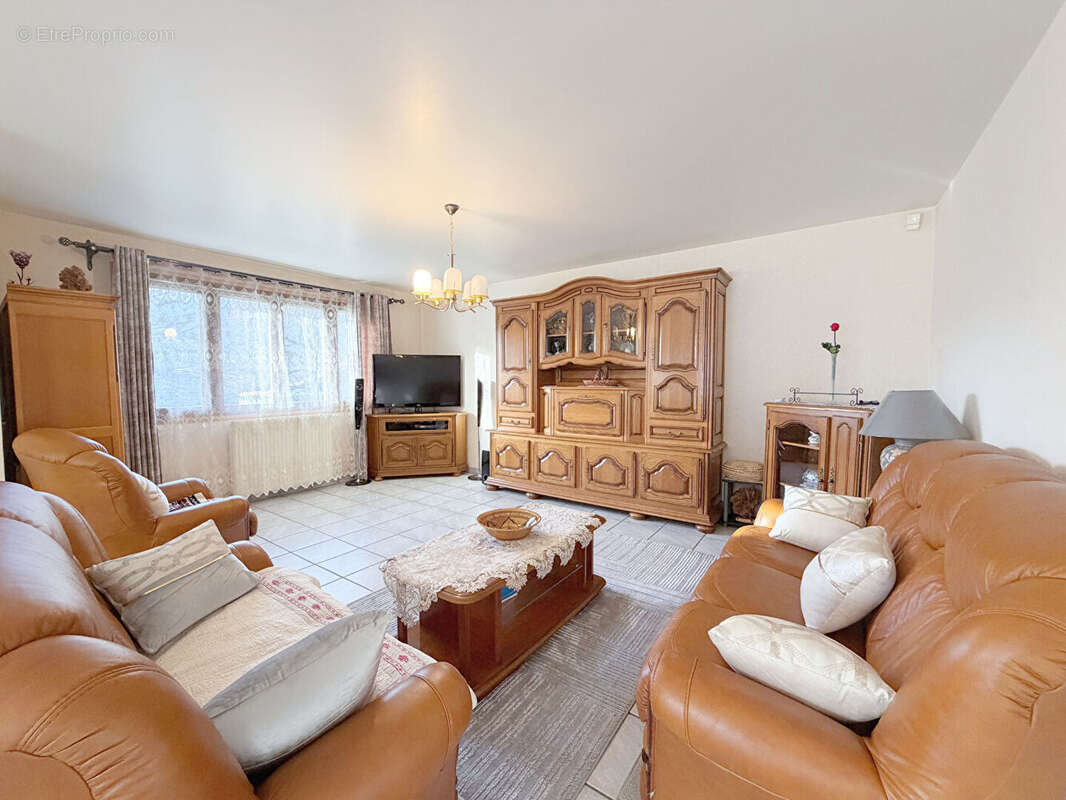 Commerce à MARIGNIER