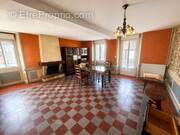 Maison à LA CHAPELLE-GLAIN