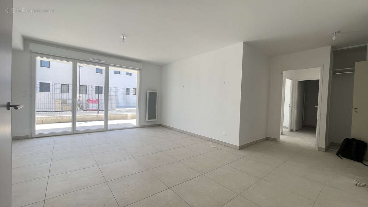 Appartement à VIC-LA-GARDIOLE