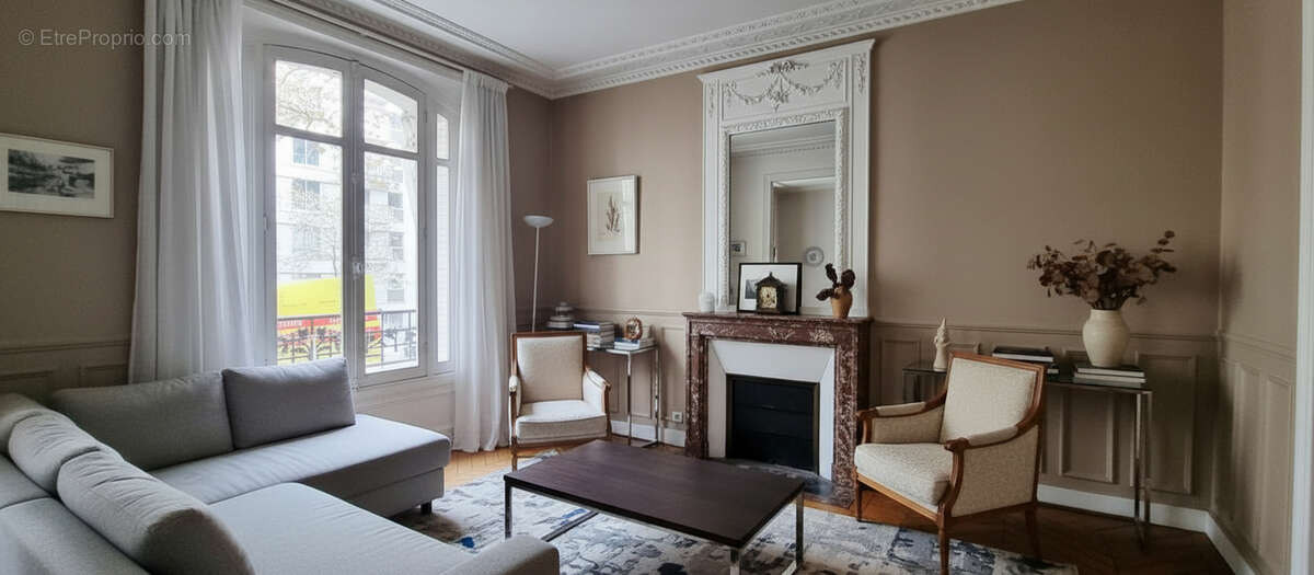 Appartement à PARIS-11E