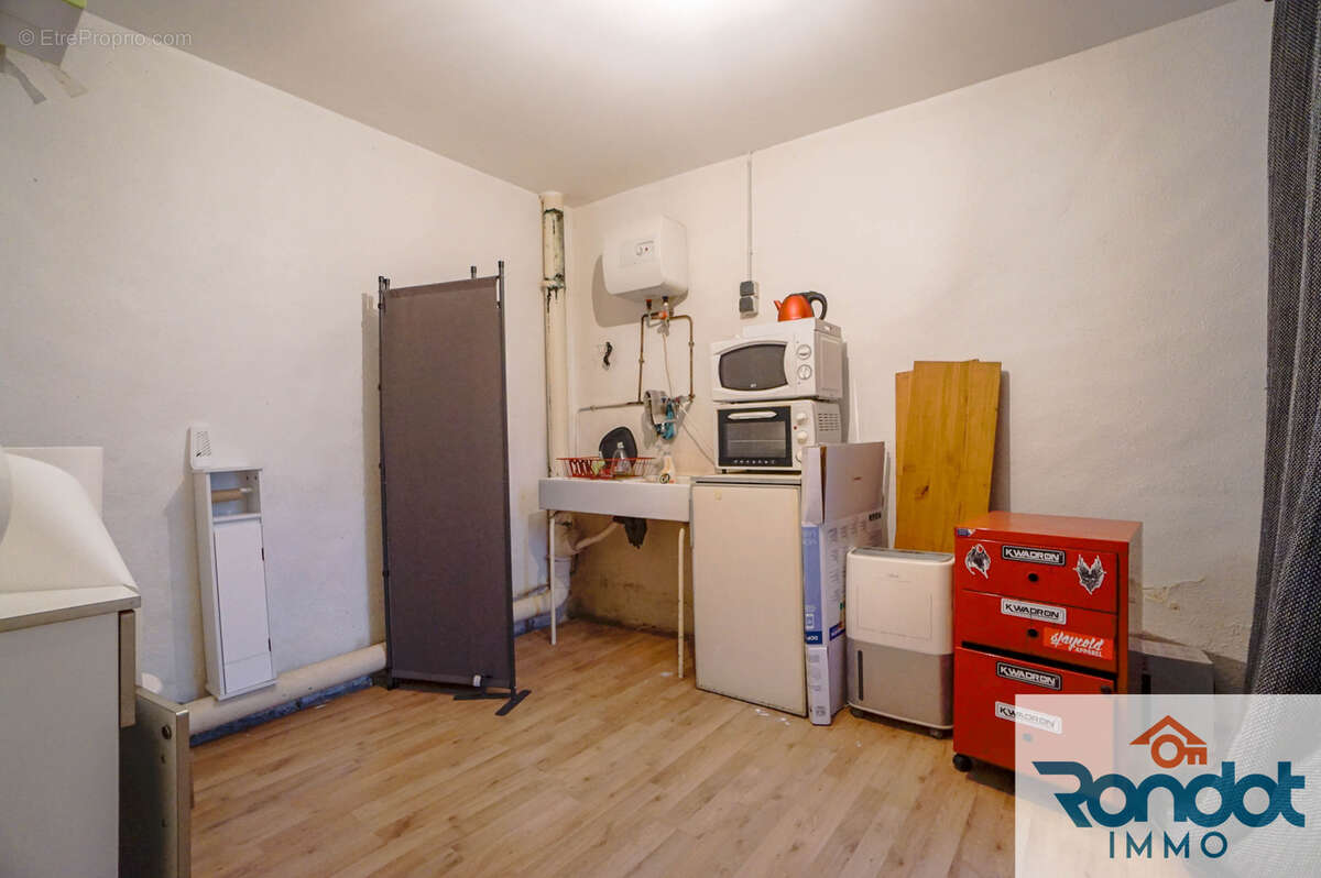 Commerce à IS-SUR-TILLE