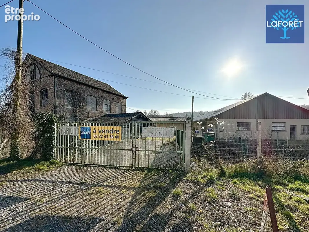 Surface de vente de 1240 m2 avec maison d'habitation à Menneval - photo 1