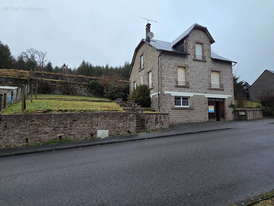Maison à BUGEAT