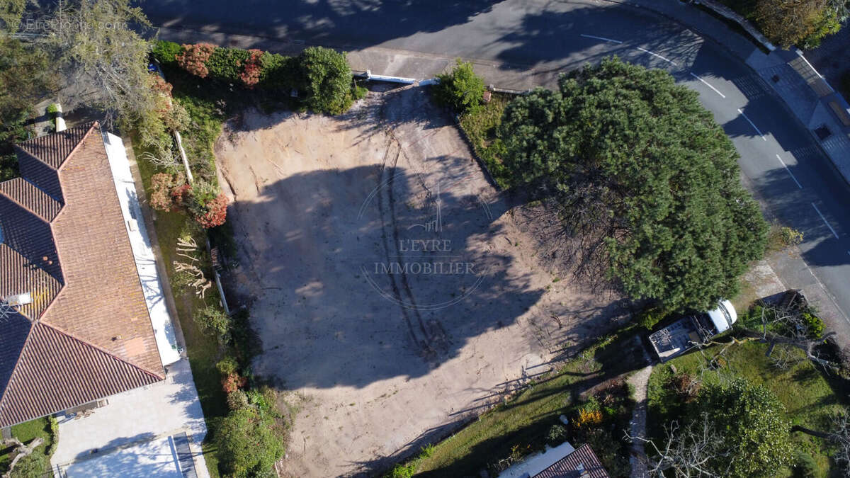 Terrain à GUJAN-MESTRAS