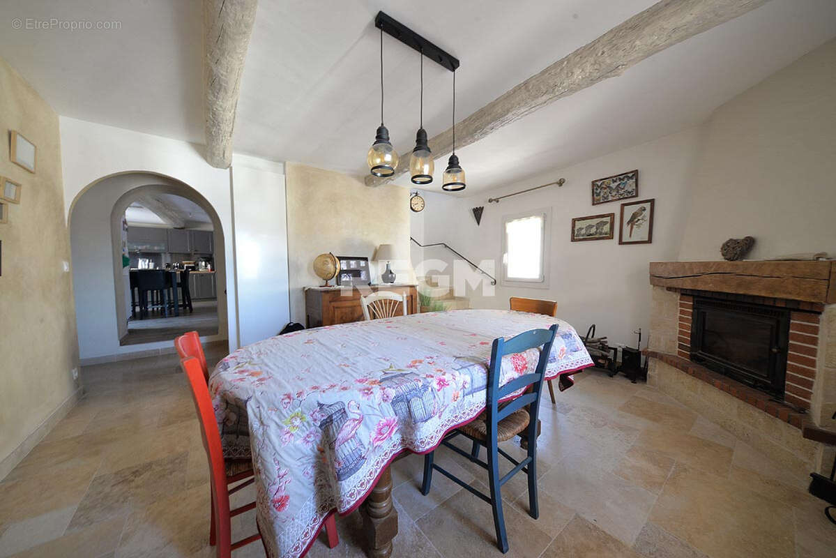 Maison de village 8 pièces avec 2 garages, cave, - photo 2