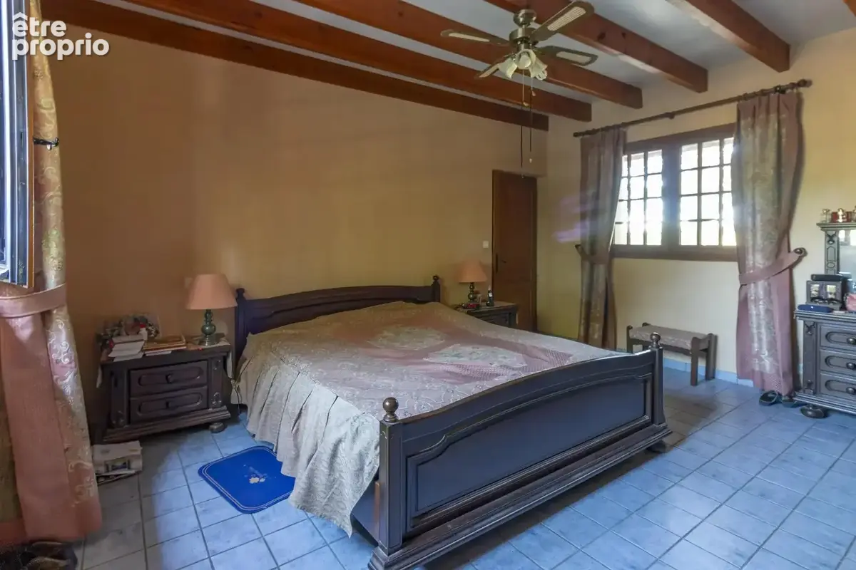 Maison spacieuse avec piscine, grandes dépendances et terrain - photo 8