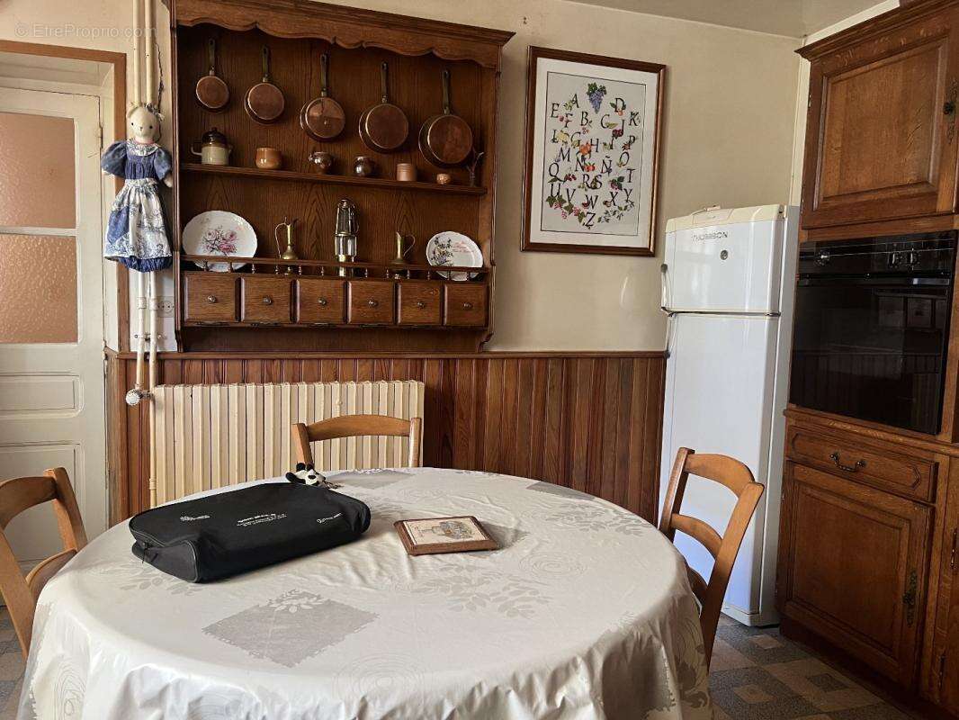 Maison à AZAY-LE-FERRON