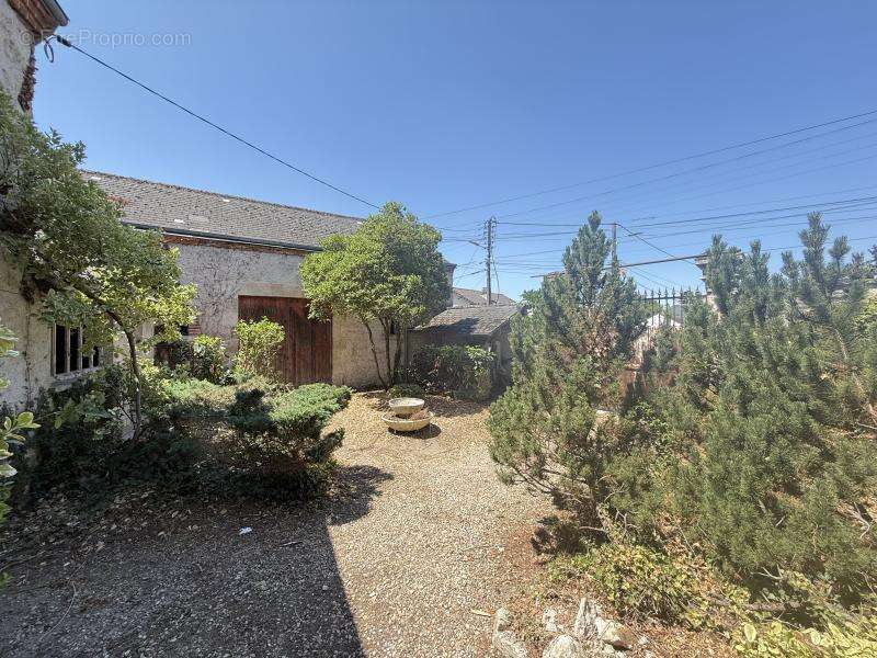 Maison à SAINT-JEAN-DE-BRAYE