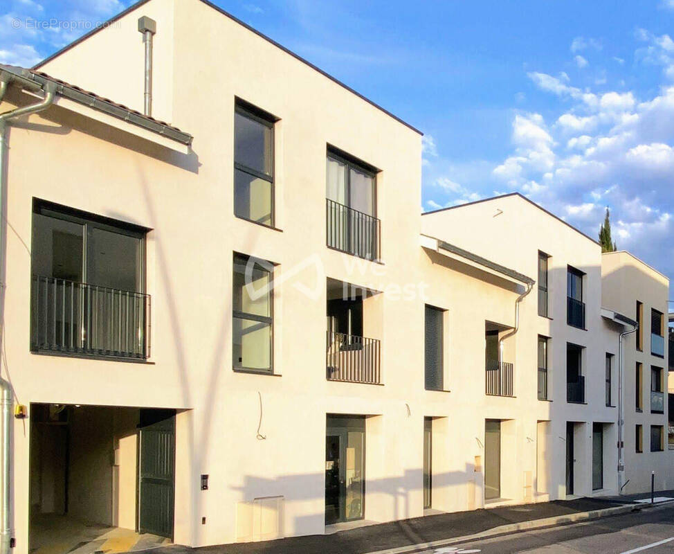 Appartement à LA TOUR-DE-SALVAGNY