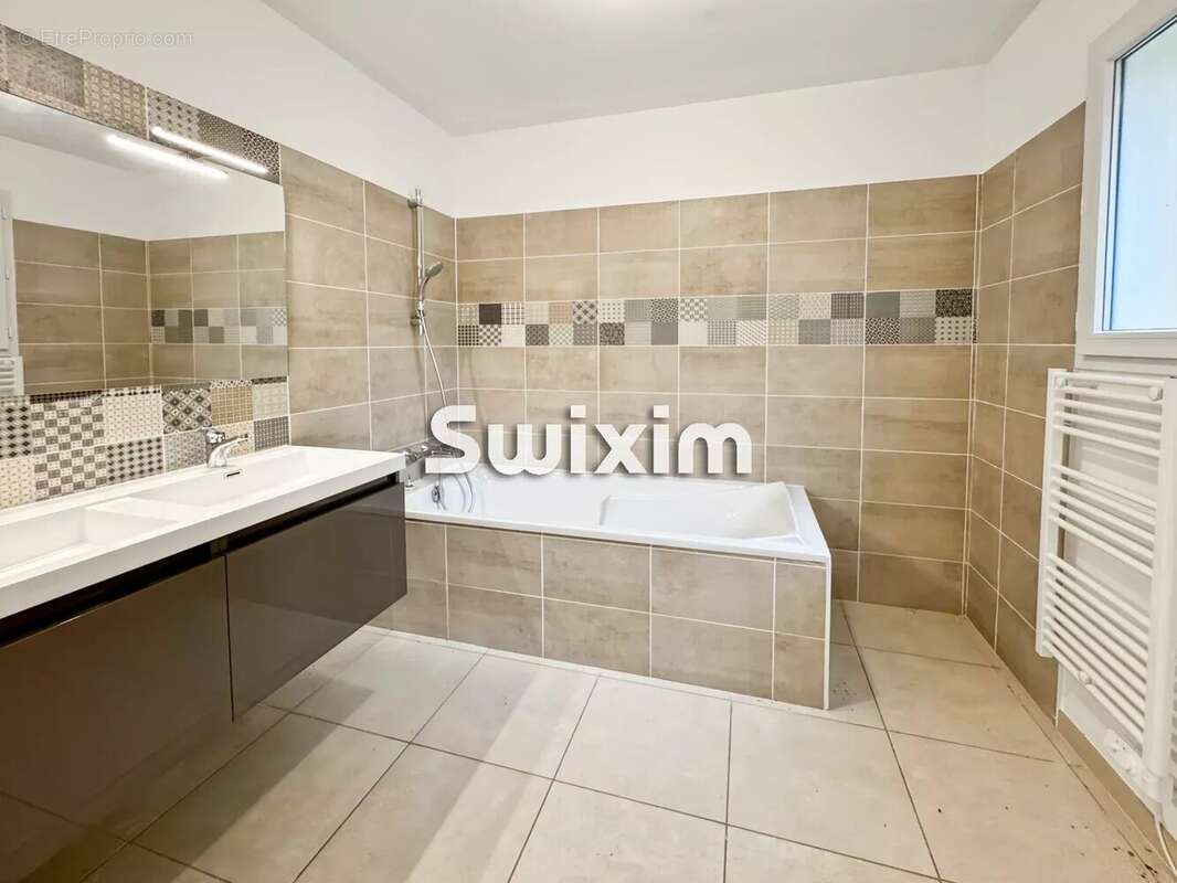 Maison à MONTELIMAR