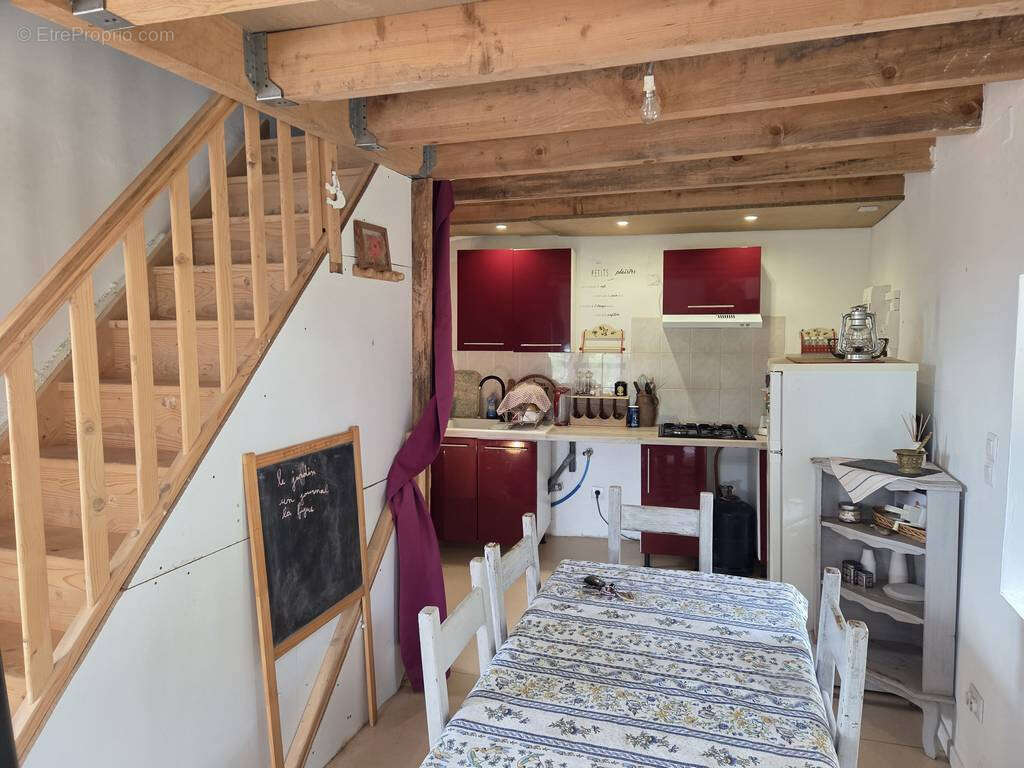 Maison à SALLES-COURBATIES