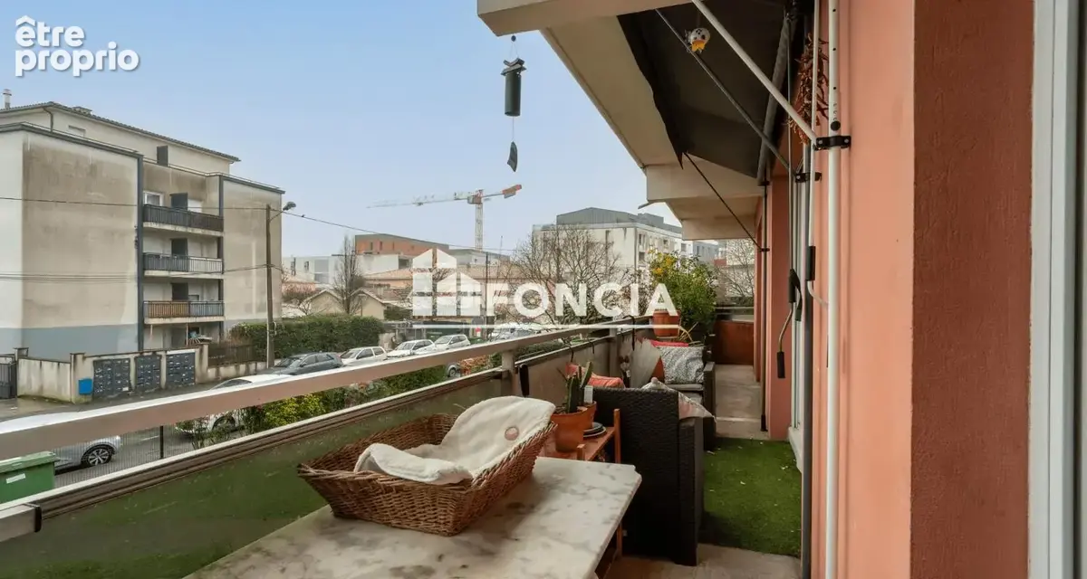 Appartement T3 au pied du tram avec balcon et parking - photo 3