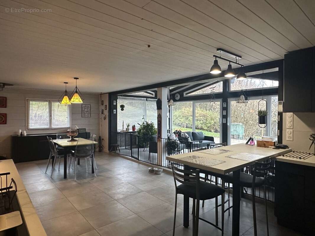 Maison à EVIRES