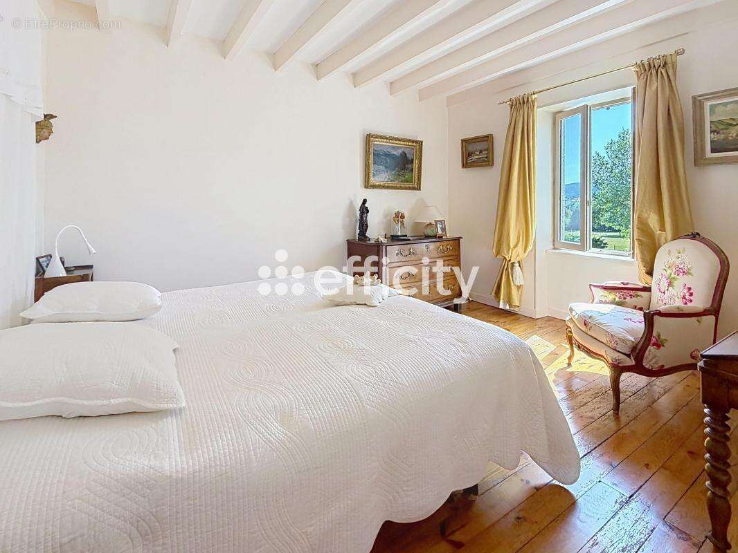 Maison 380 m² à Courpiere  - photo 11