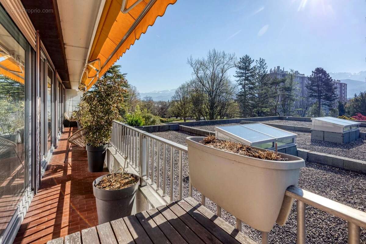 Appartement à MEYLAN