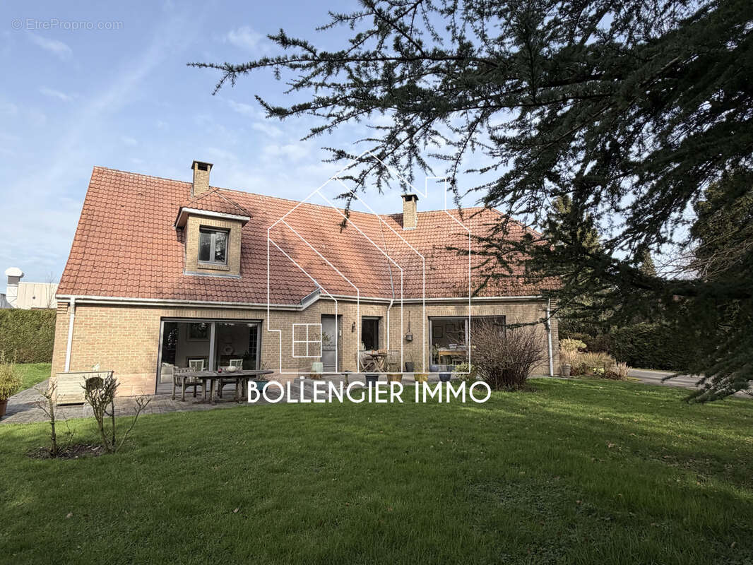 Maison à HAZEBROUCK