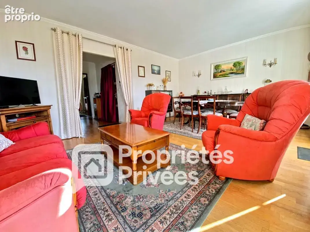 A vendre- exclusivite - 37540 - saint cyr sur loire -  appartement t3 -84m2 - 2 chambres - balcons - garage et parking - cave - photo 2