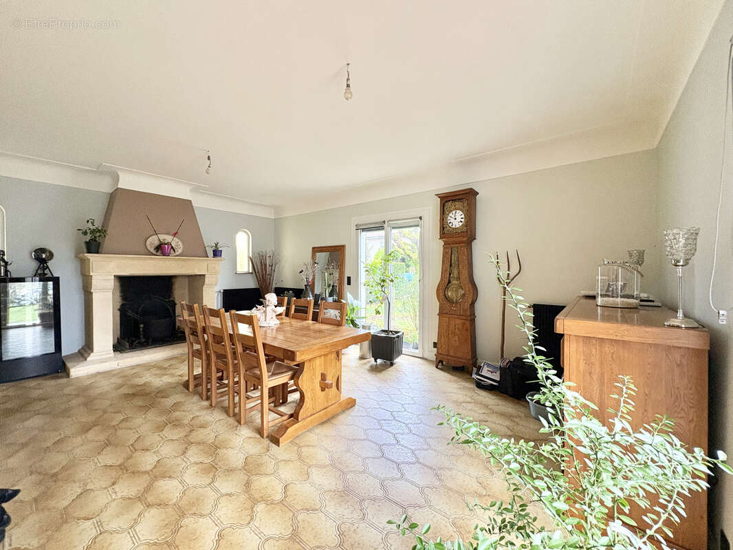 Maison à TERRASSON-LAVILLEDIEU