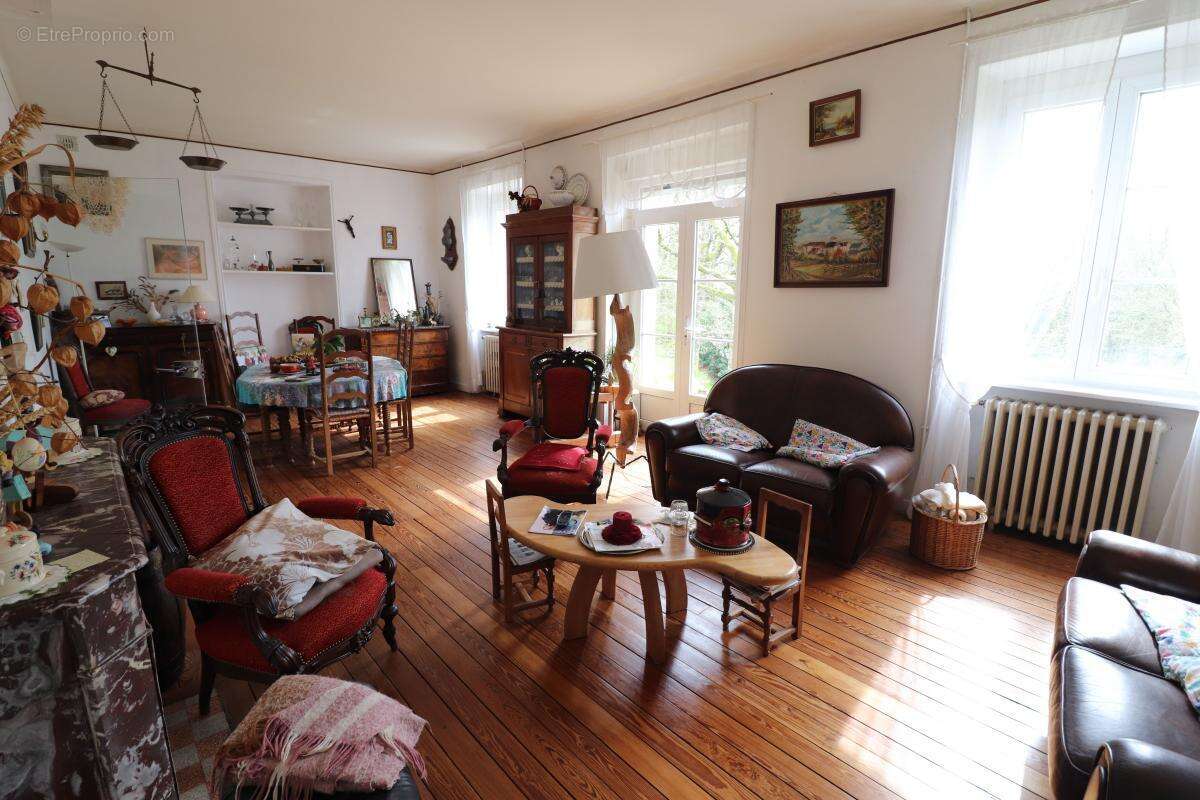 Maison à CARHAIX-PLOUGUER