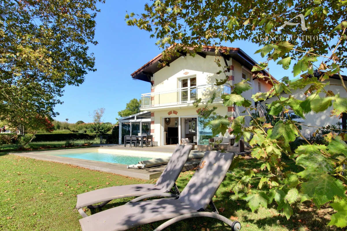 Maison à ARES