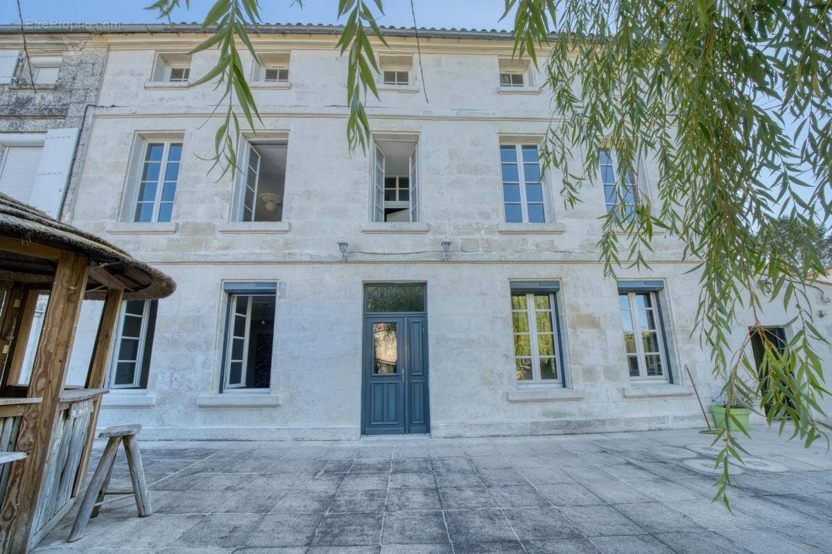 Maison à SAINTES