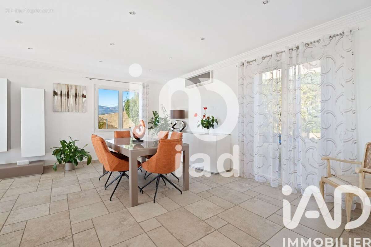 Photo 8 - Maison à SAINT-LAURENT-DU-VAR