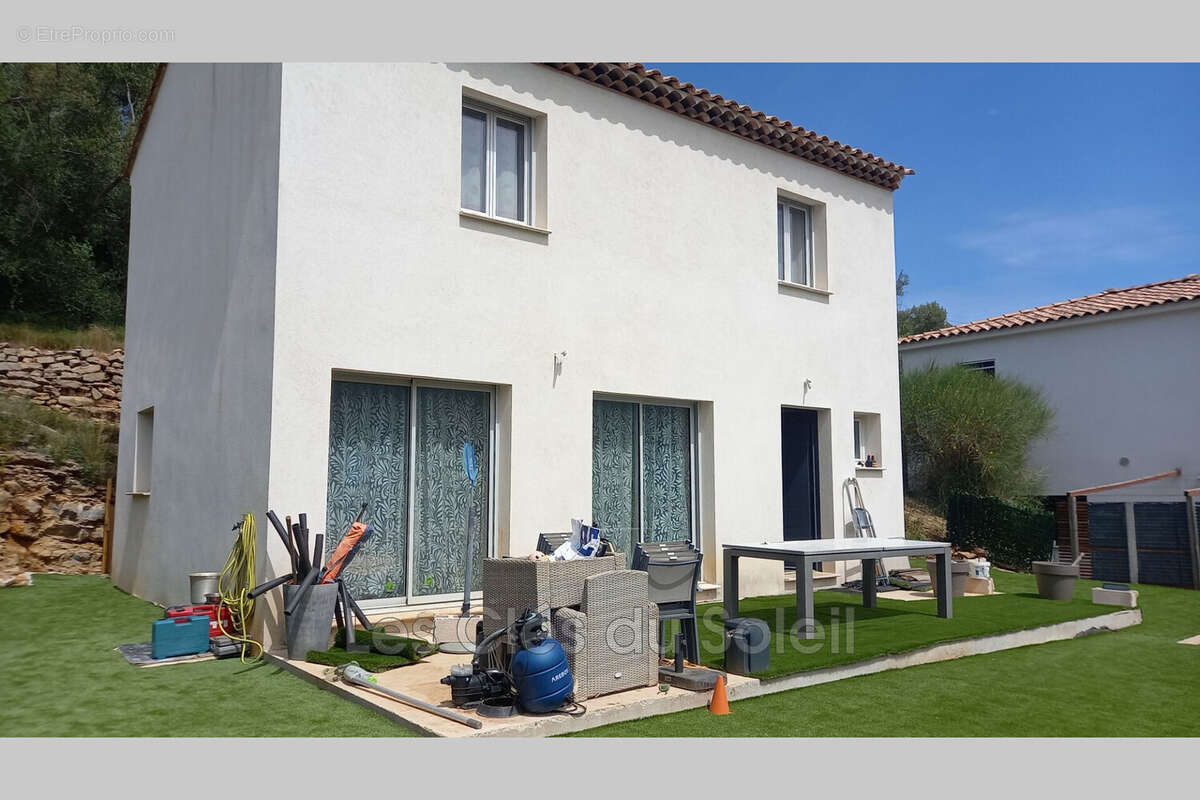 Maison à LE REVEST-LES-EAUX