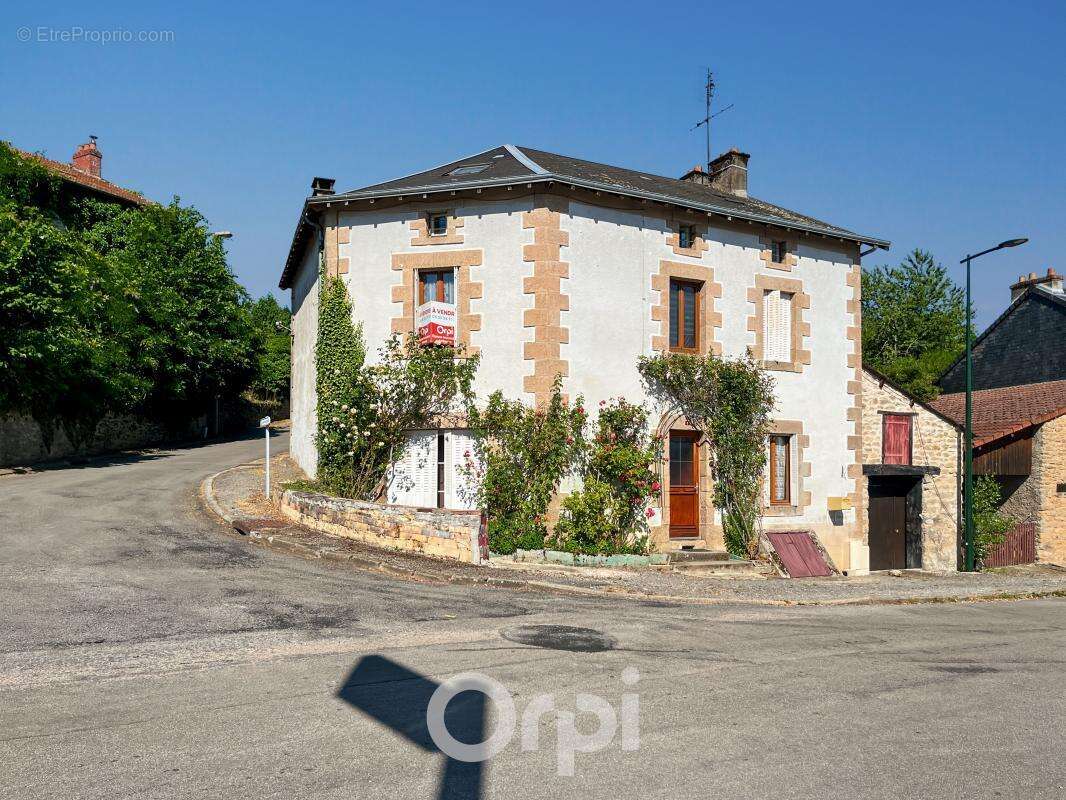 Maison à BERSAC-SUR-RIVALIER