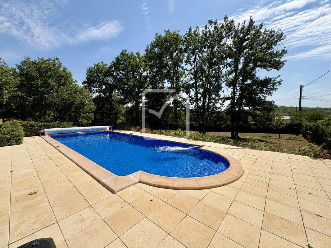 Maison au calme avec piscine et terrain arboré - photo 4