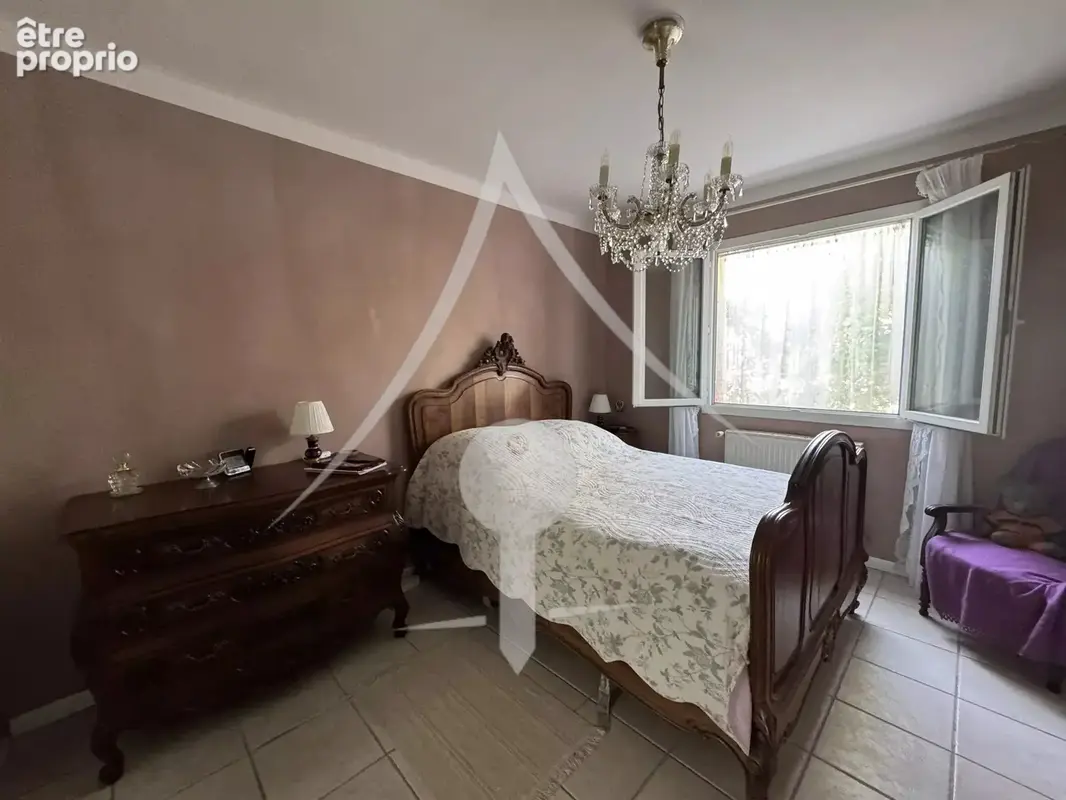 MAISON DE PLAIN-PIED T5 avec grand jardin, piscine et dépendance - photo 8