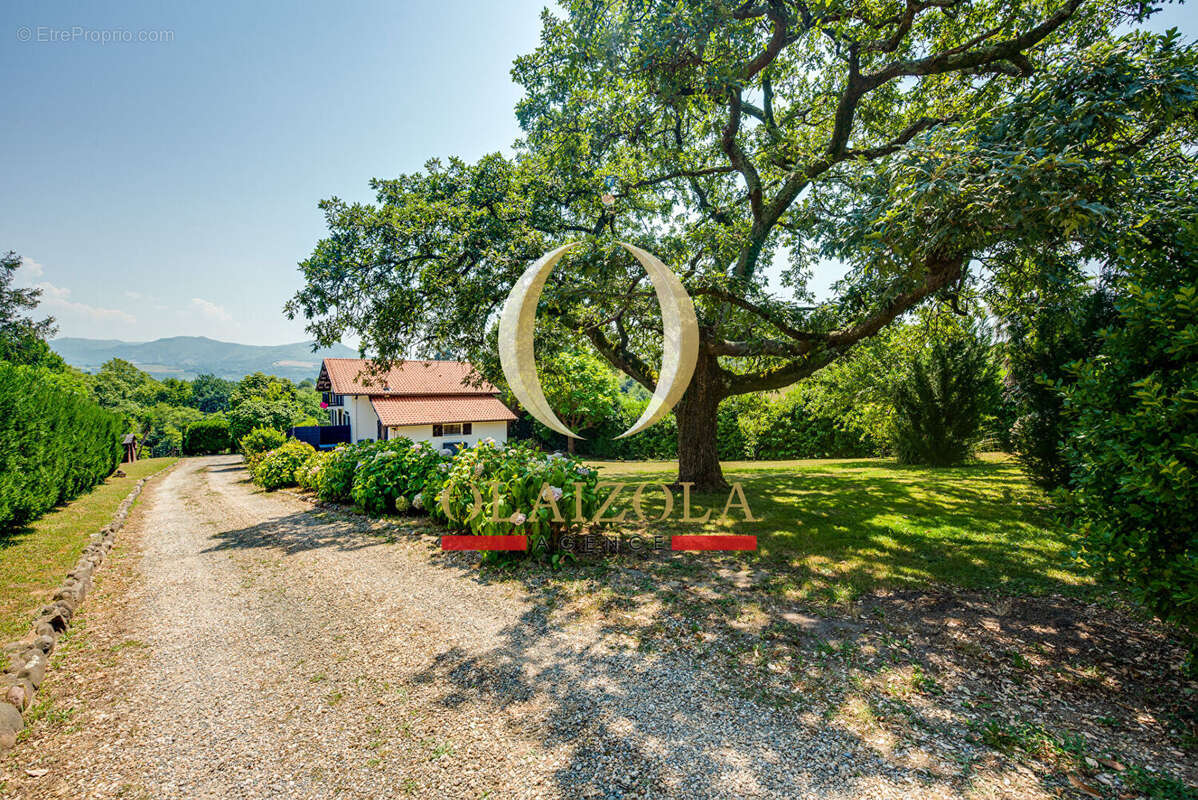 ESPELETTE - Maison basque avec appartement T2 et terrain de 2 000 m² - photo 14