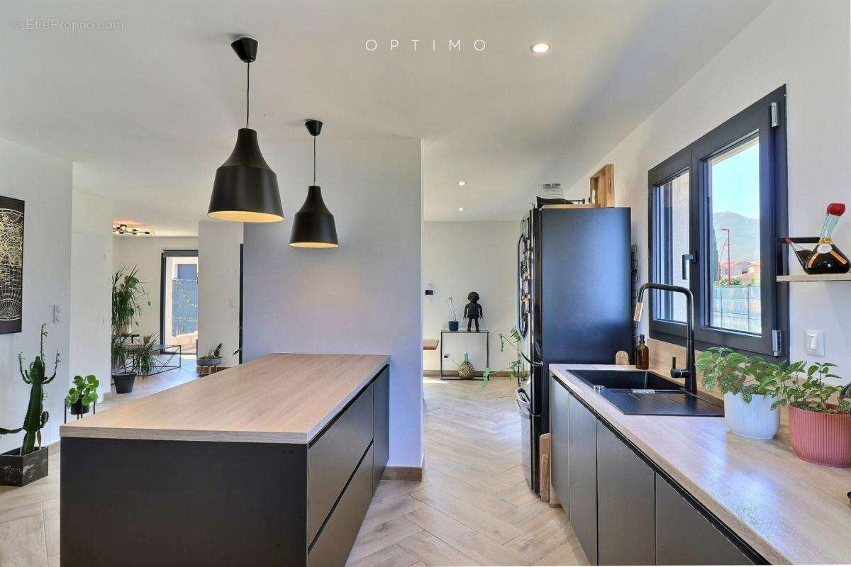 Maison à SAINT-GENIS-DES-FONTAINES