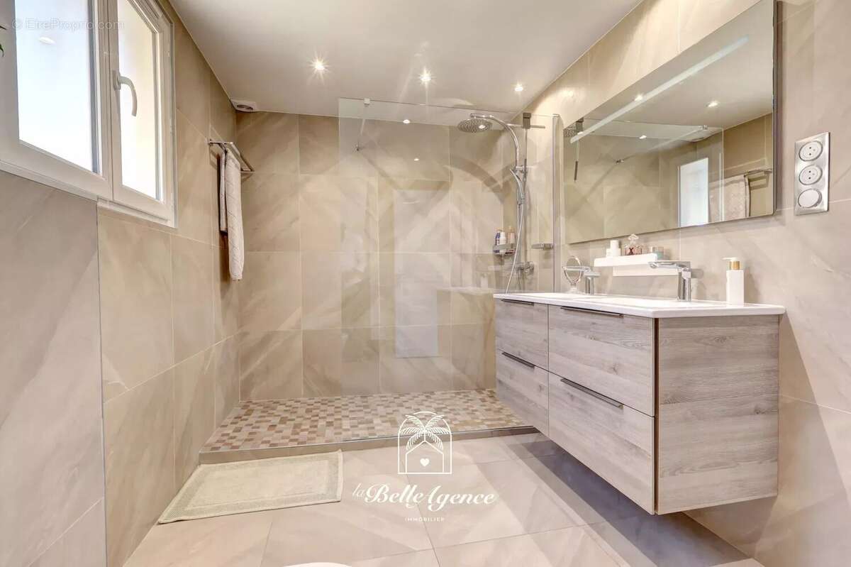 Maison à SAINT-LAURENT-DU-VAR