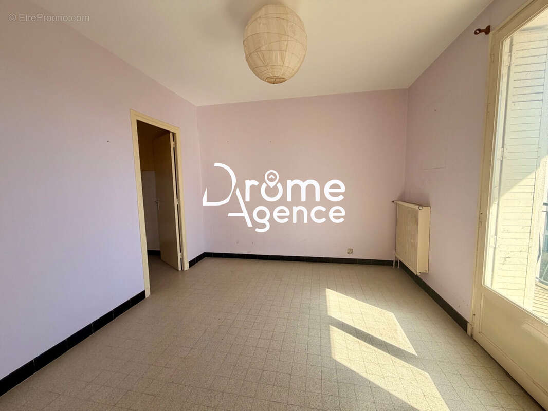 Appartement 40 m² à Bourg-Les-Valence  - photo 6
