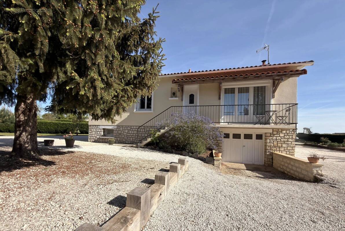 Maison à RUFFEC