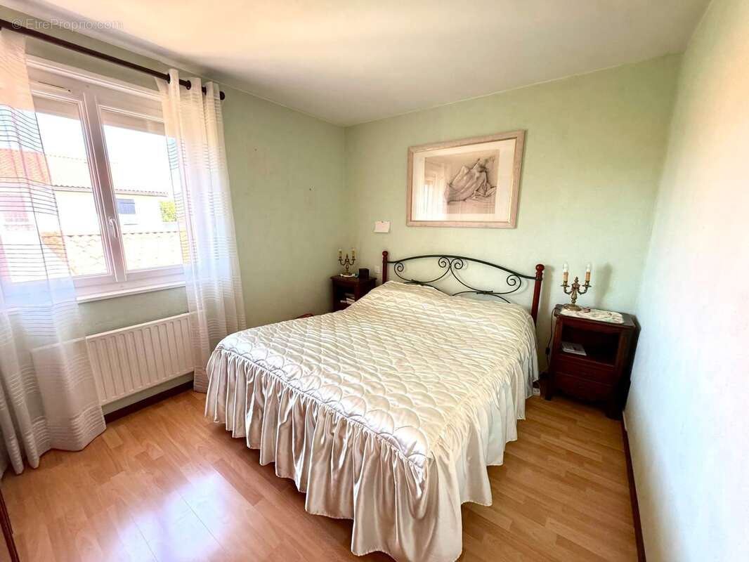 VEAUCHE – Belle maison familiale de 130 m² sur 1 050 m² de terrain - photo 4