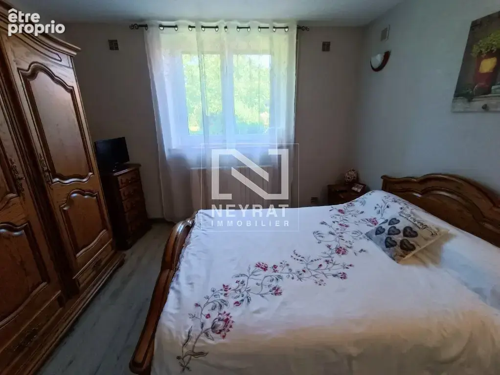 Maison de plein pied avec dépendances et jardin - photo 11