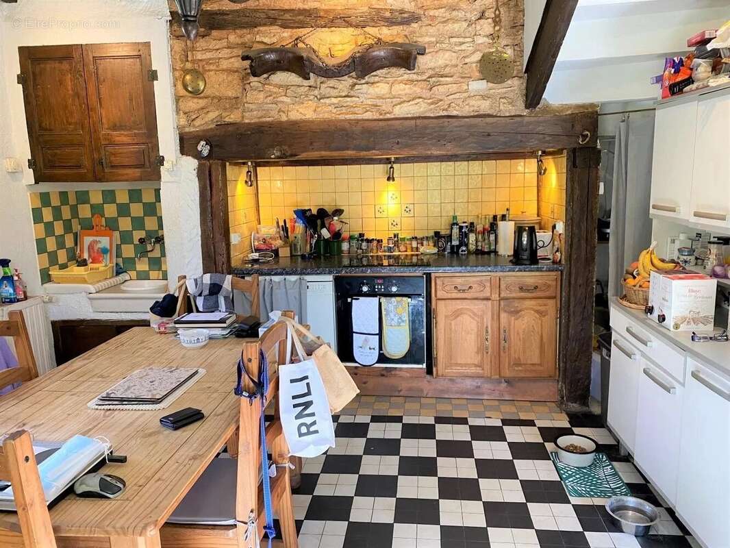 Maison à FRAYSSINET-LE-GELAT