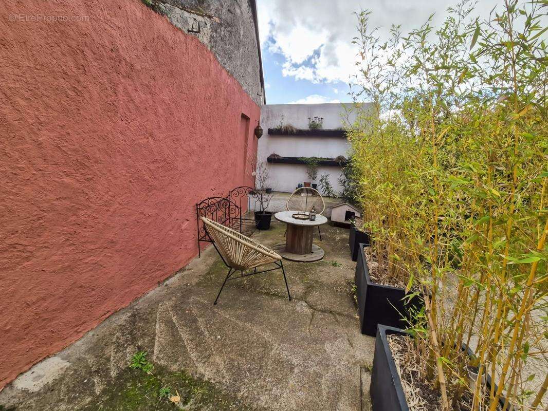 Maison à MONTREVAULT