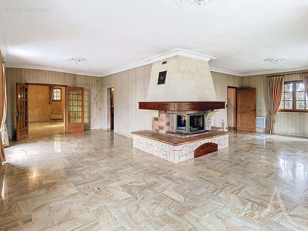 Villa T5 avec parc arboré de 1692m² , double garage- PINS JUSTARET - photo 3