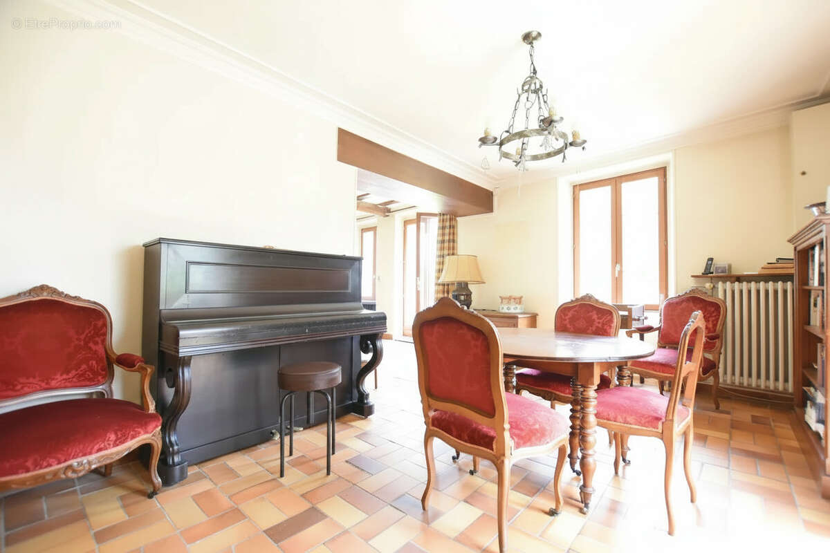 Maison à LES ESSARTS-LE-ROI