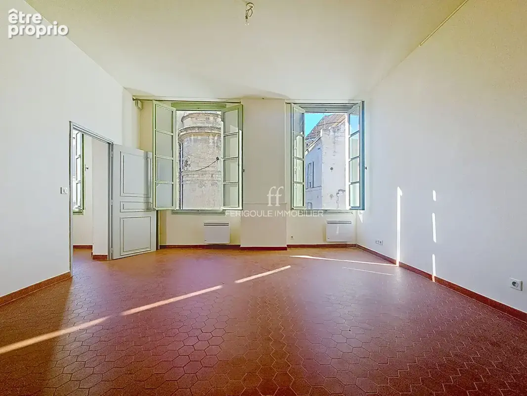 Avignon intra-muros. Appartement 4 pièces 78 m2 dans un hôtel particulier - photo 2