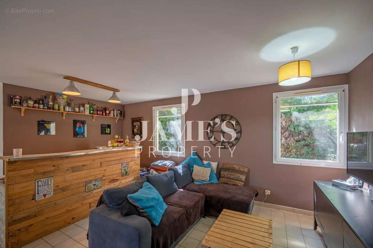 Maison à SAINT-ETIENNE-DU-GRES