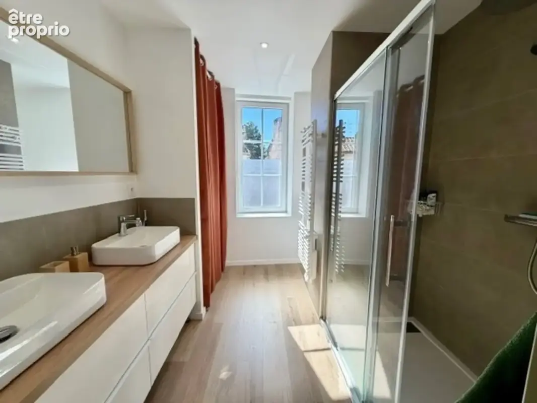 Maison rénovée à neuf - 3 chambres - Accès à pieds tous commerces - photo 11