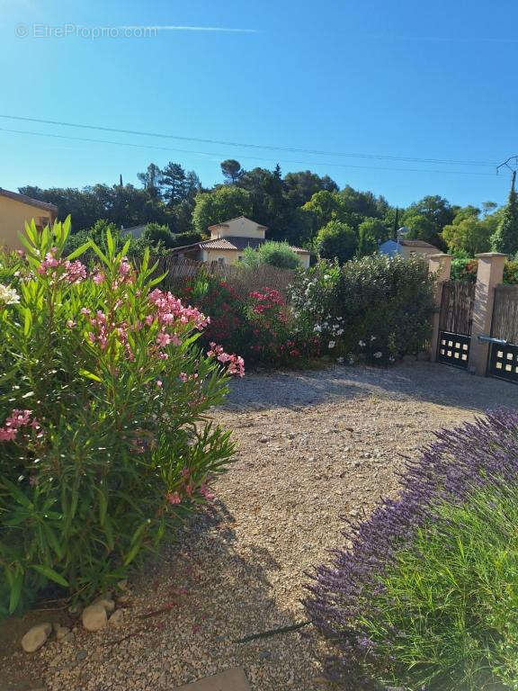 A 1,5 kms du centre ville-maison de plain-pied-3 chambres-piscine-520 m2 de terrain - photo 15