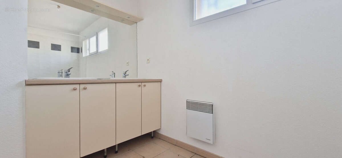 Maison à SAINT-YZAN-DE-SOUDIAC