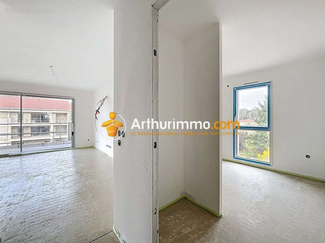 Appartement à VAULX-MILIEU
