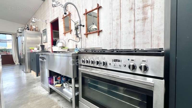 Commerce à AIGUES-MORTES